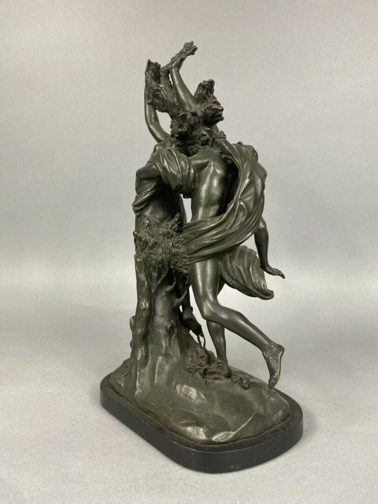 Epreuve en bronze à patine verte figurant Apollon poursuivant Daphné - 31 x 16.…