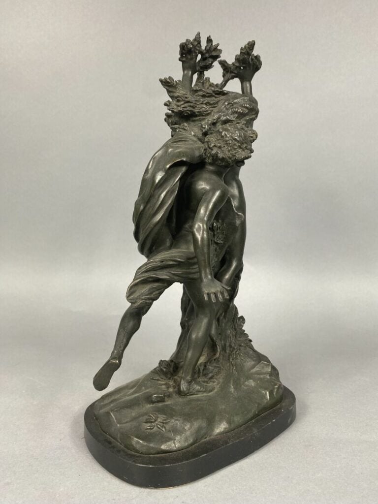 Epreuve en bronze à patine verte figurant Apollon poursuivant Daphné - 31 x 16.…