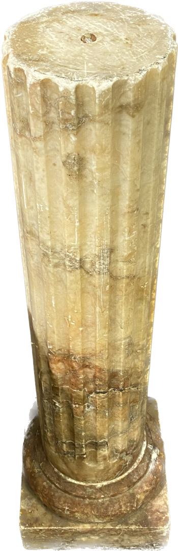 Colonne cannelée tronquée formant sellette en marbre veiné - H : 103 cm