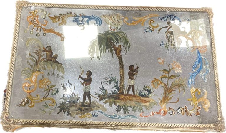 Table basse en bois sculpté laqué polychrome à décor de feuillages, cartouches…