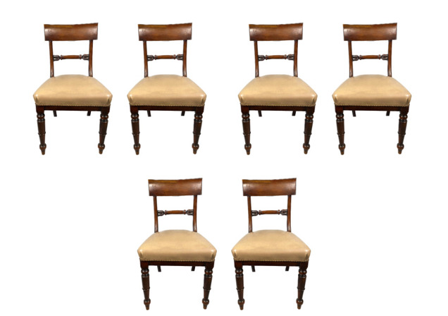 Suite de six chaises en acajou à dossier bandeau ajouré, pied balustre à l'avan…