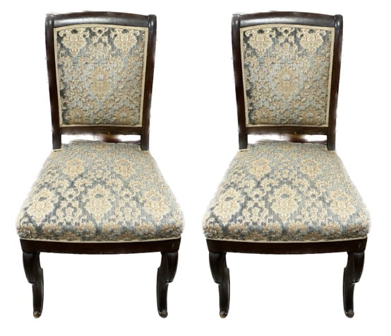 Suite de six chaises en acajou à dossier bandeau ajouré, pied balustre à l'avan…