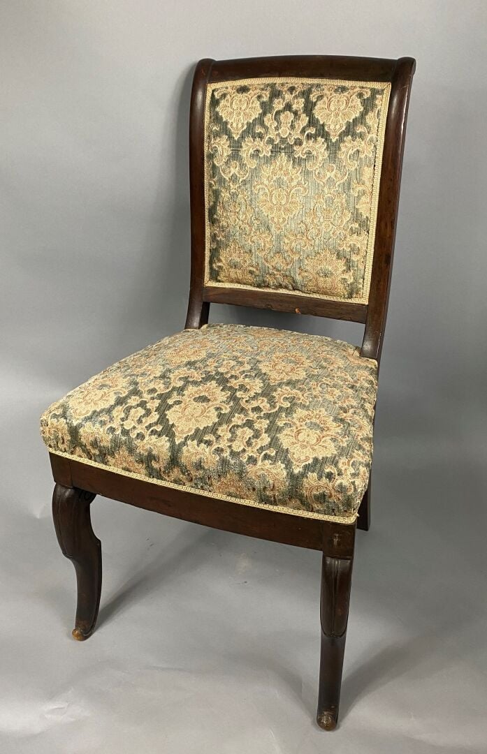 Suite de six chaises en acajou à dossier bandeau ajouré, pied balustre à l'avan…