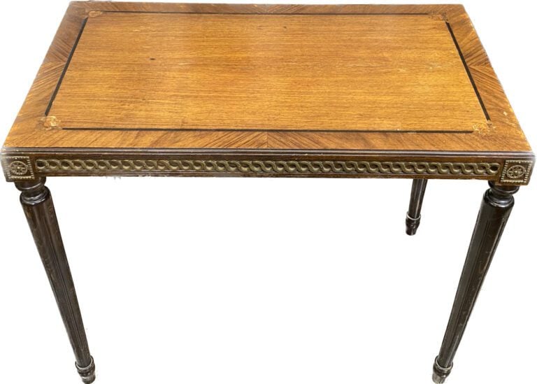 Table en bois marqueté à décor de filets - 60 x 75 x 44 cm