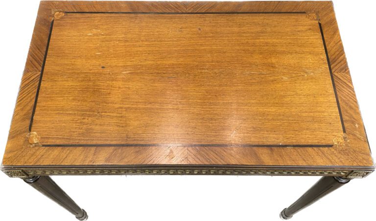 Table en bois marqueté à décor de filets - 60 x 75 x 44 cm