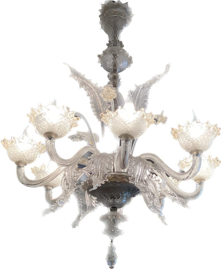 Lustre en verre de Murano à huit bras de lumières mouvementés à décor de fleure…