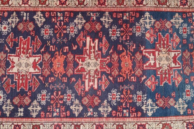 Tapis galerie à décor de motifs stylisés sur fond bleu - 280 x 110 cm - On join…