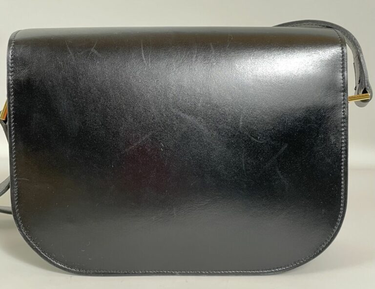 CELINE - Sac vintage à bandoulière en cuir noir . Avec sa housse. - 18 x 23 cm…