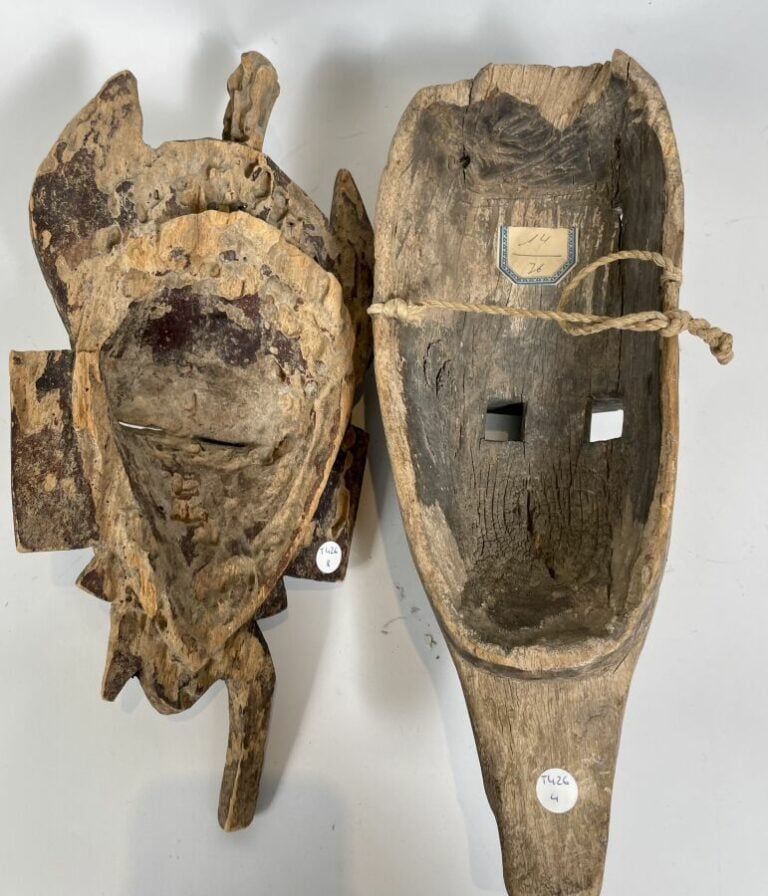 Deux masques africains