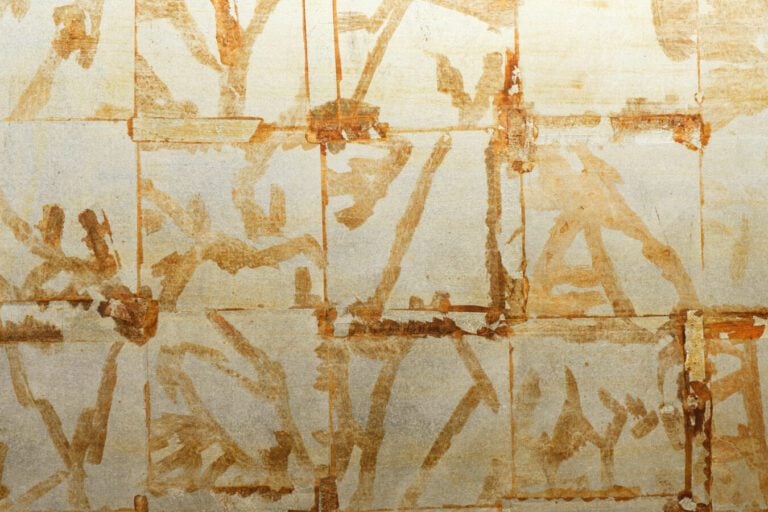 Paravent Byôbu à quatre panneaux de taille moyenne avec une peinture sur feuill…