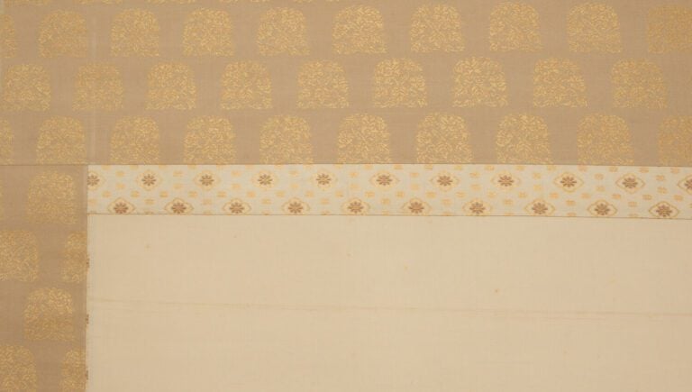 Peinture colorée sur soie à décor de deux garçons, l'un représentant le général…