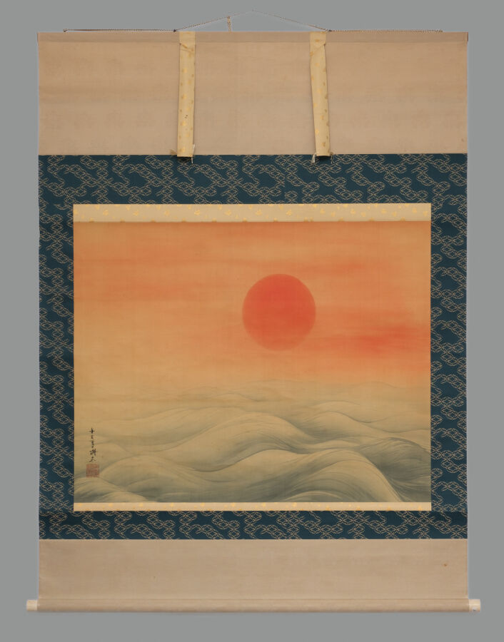 Kakejiku (rouleau suspendu) représentant un soleil levant rouge saisissant au-d…