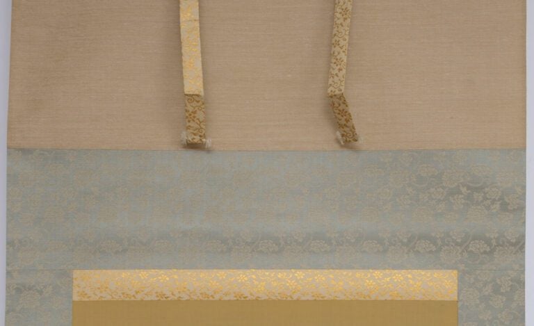 Kakejiku (rouleau suspendu) avec une peinture multicolore de trois voiliers de…