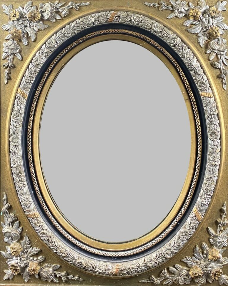 Miroir ovale en stuc doré et argenté à décor floral - 60 x 47 cm - - PAS D'ENVO…