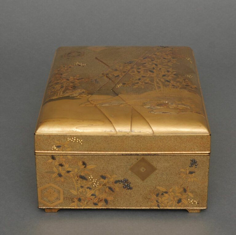 Tebako rectangulaire en laque d'or (boîte pour accessoires ) au couvercle légèr…