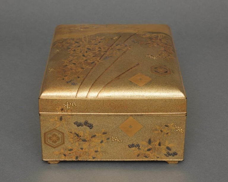 Tebako rectangulaire en laque d'or (boîte pour accessoires ) au couvercle légèr…