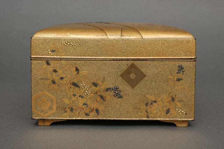 Tebako rectangulaire en laque d'or (boîte pour accessoires ) au couvercle légèr…