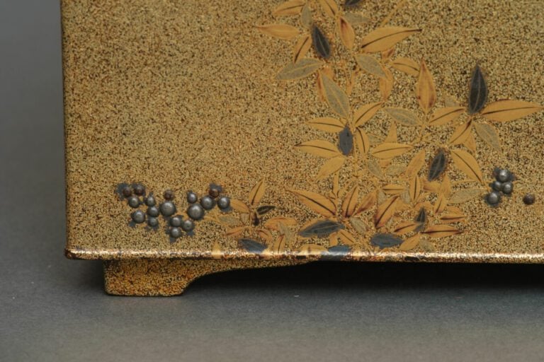 Tebako rectangulaire en laque d'or (boîte pour accessoires ) au couvercle légèr…