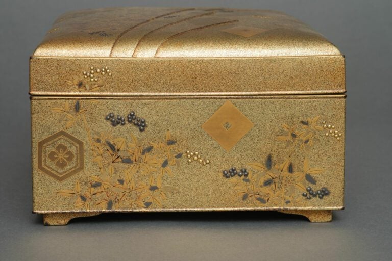 Tebako rectangulaire en laque d'or (boîte pour accessoires ) au couvercle légèr…