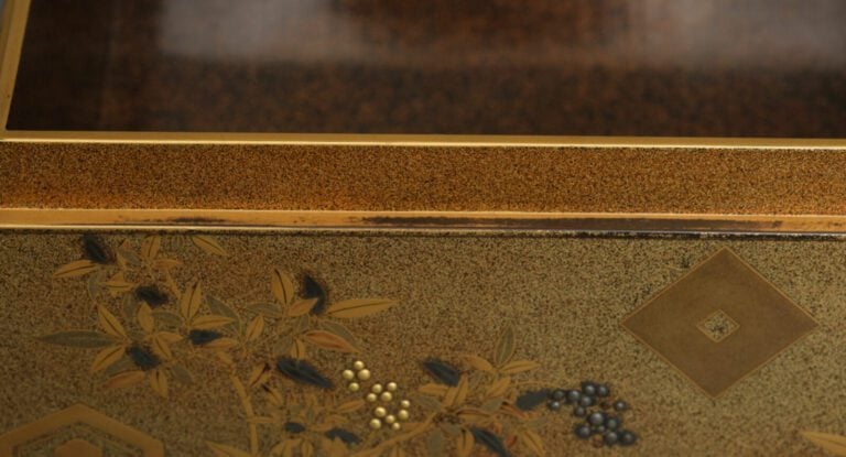 Tebako rectangulaire en laque d'or (boîte pour accessoires ) au couvercle légèr…