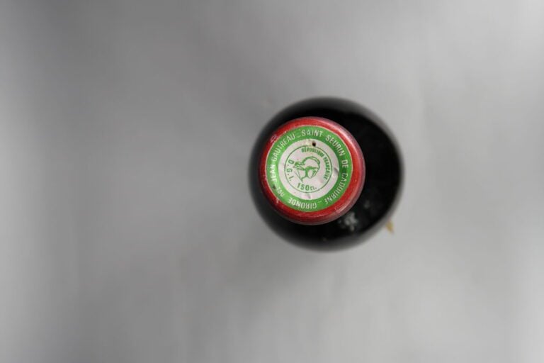 CHATEAU LARTIGUE DE BRONCHON, Haut Médoc 1981 - 1 magnum (étiquette décollée et…