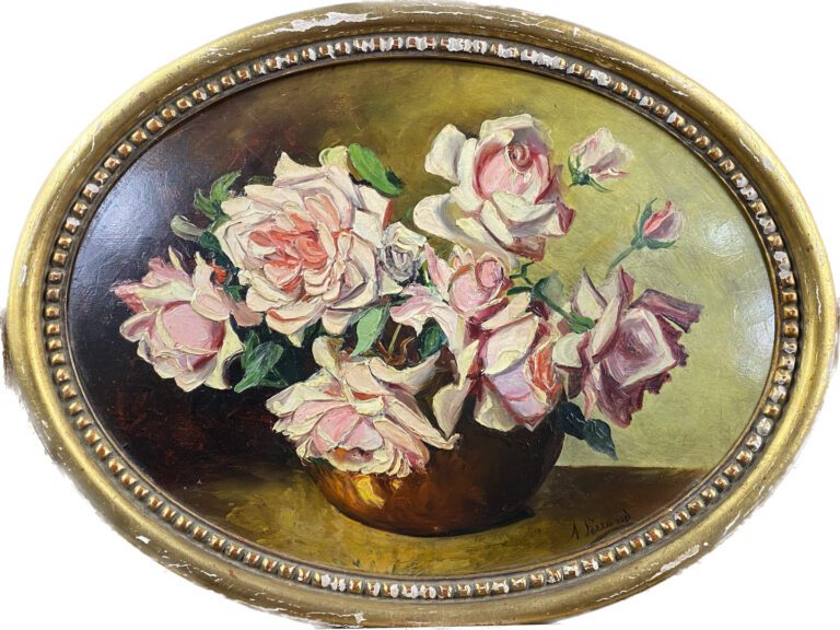 A. FERRAND (XXe siècle) - Bouquet de fleurs - Huile ovale sur carton - 28 x 38…