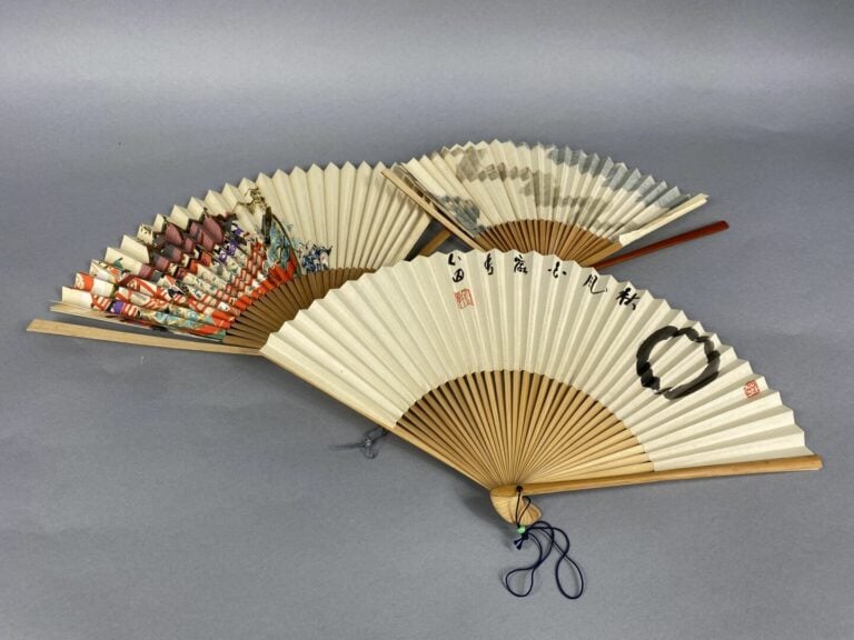 Asie - Lot d'objets asiatiques comprenant une boîte en bois à décor d'incrustat…