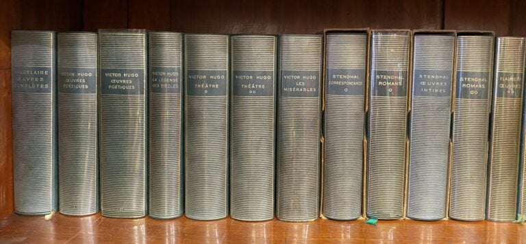 Lot de volumes de La Pléiade comprenant environ 89 volumes notamment Rousseau,…