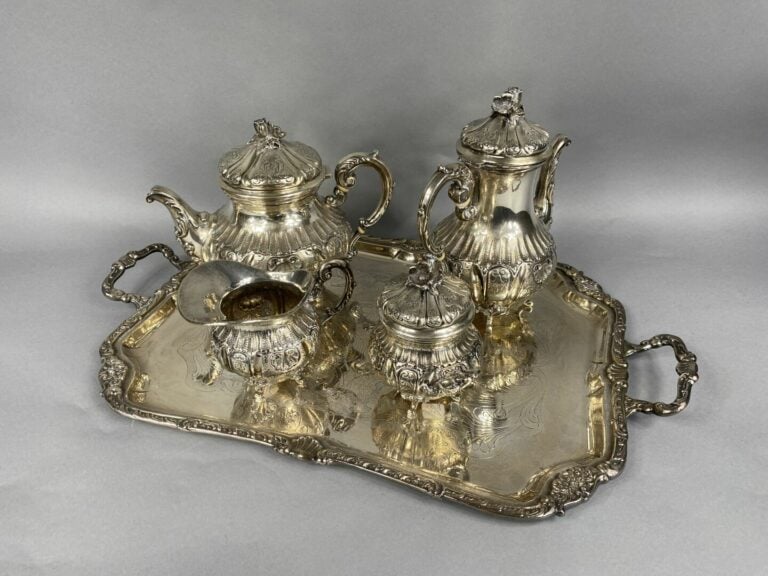 Service à thé café en argent (800) à décor de coquilles, frises de perles et en…