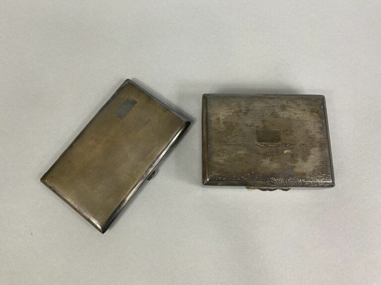 Petit lot de métal argenté comprenant un étui à cigarettes et une boîte rectang…
