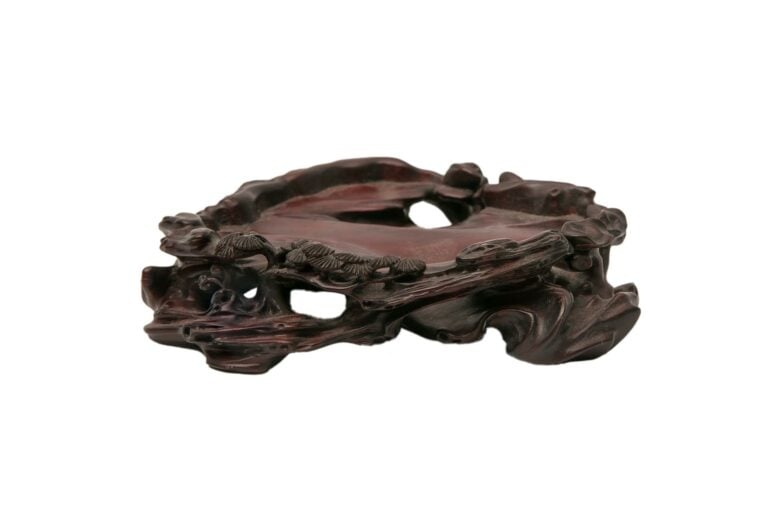 SOCLE EN BOIS INDIGENE - Chine, Epoque XXe siècle - Il est sculpté à l'imitatio…