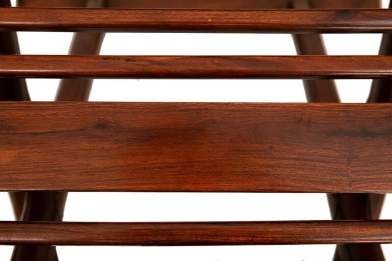 PAIRE DE TABLES D'APPOINT PLIANTES - Chine, Moderne - Faite d'un bois vernis /…