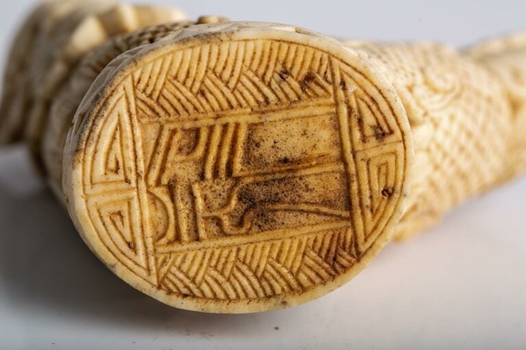 LOT DE TROIS (3) OBJETS - Vietnam, XIXe et XX siècle - Il comprend : - > 1 pipe…