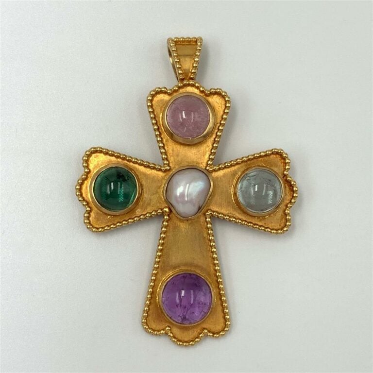 Important PENDENTIF - BROCHE « croix » en or jaune (750 millièmes) partiellemen…