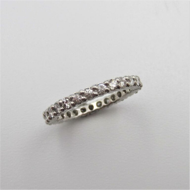 ALLIANCE en or gris (750 millièmes) entièrement serti de 27 diamants taille bri…