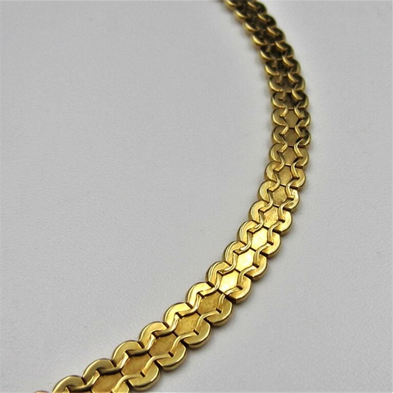 COLLIER en or jaune (750 millièmes) à maille plate, à motifs de vagues. - Long.…