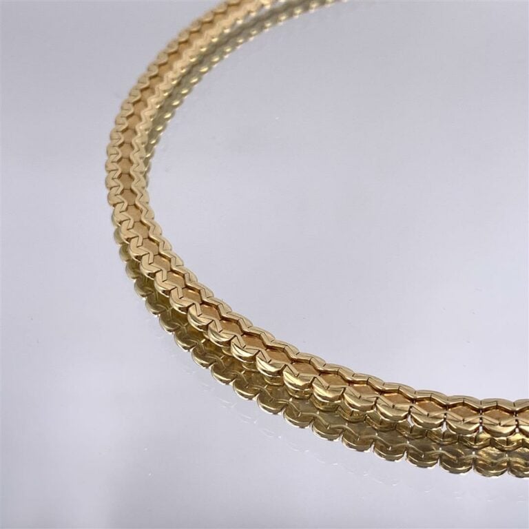 COLLIER en or jaune (750 millièmes) à maille plate, à motifs de vagues. - Long.…