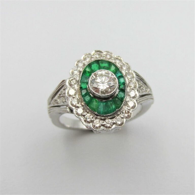 DIAFINI - BAGUE " marguerite " or gris (750 millièmes) serti de diamants taille…