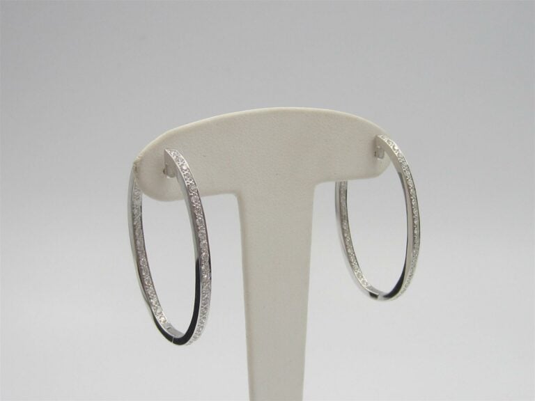 Paire de PENDANTS d'OREILLES " grandes créoles " en or gris (750 millièmes) ser…