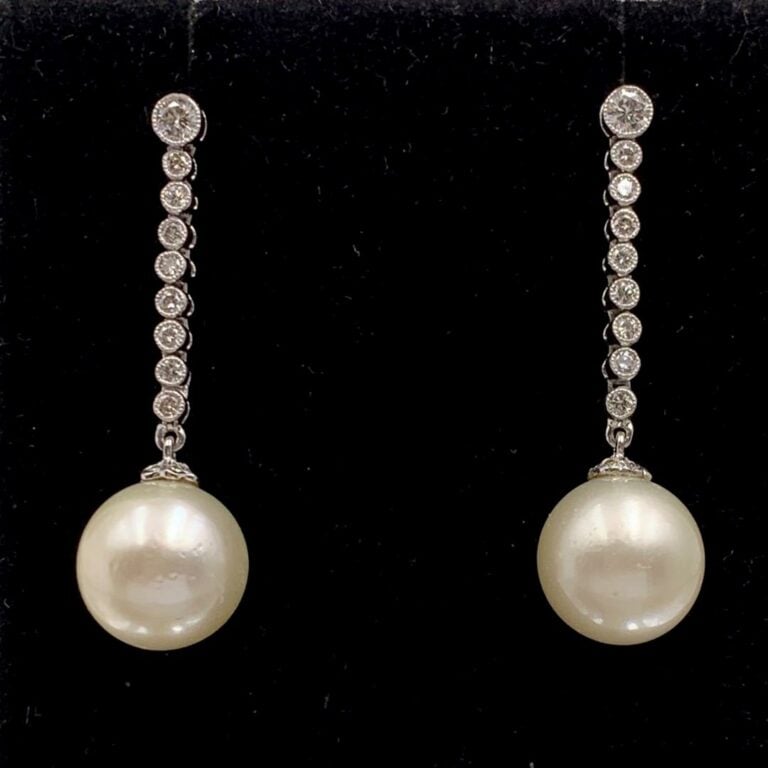 DIAFINI - PAIRE de PENDANTS D'OREILLES en or gris (750 millièmes) serti de diam…