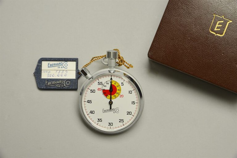 EBERHARD & CO. - Chronomètre de poche en acier poli et brossé, le cadran en éma…