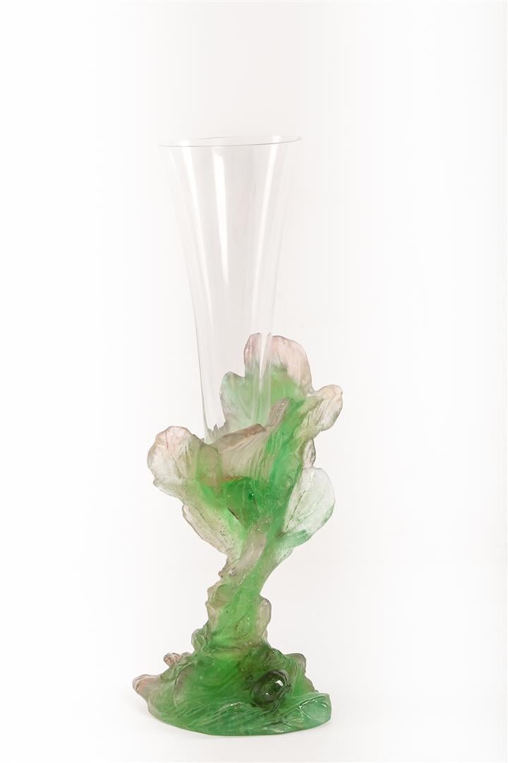 DAUM FRANCE. - Vase soliflore en cristal et son pied en pâte de cristal à décor…