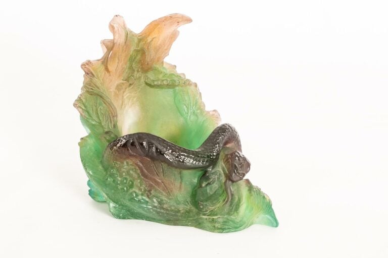 DAUM FRANCE. - Vase en pâte de verre polychrome à décor d'un serpent, signé. -…
