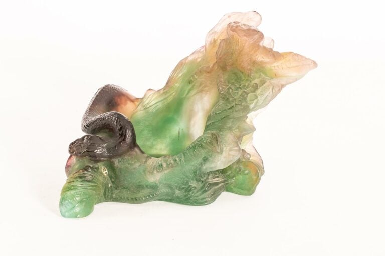 DAUM FRANCE. - Vase en pâte de verre polychrome à décor d'un serpent, signé. -…