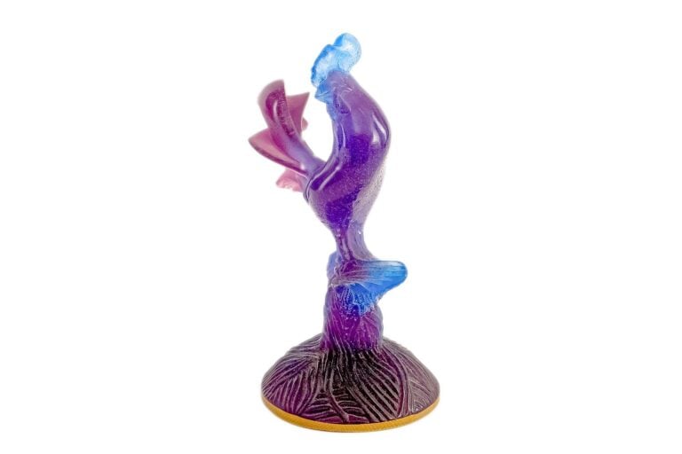 DAUM FRANCE. - Sujet en pâte de verre figurant un coq perché, signé. - Hauteur:…