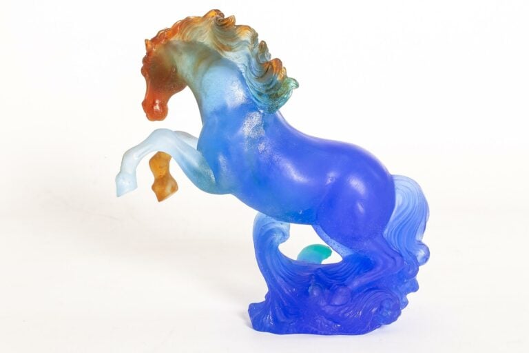 DAUM FRANCE. - Cheval cabré - Sujet en pâte de verre, signé. - Hauteur: 21 cm.…