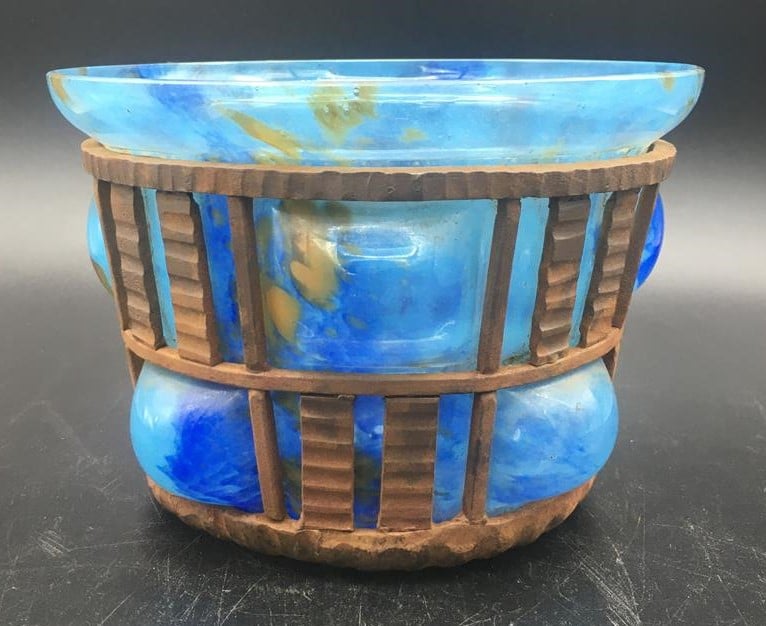 DAUM NANCY et Louis MAJORELLE (1859-1926). - Vase en verre marmoréen à fond ble…