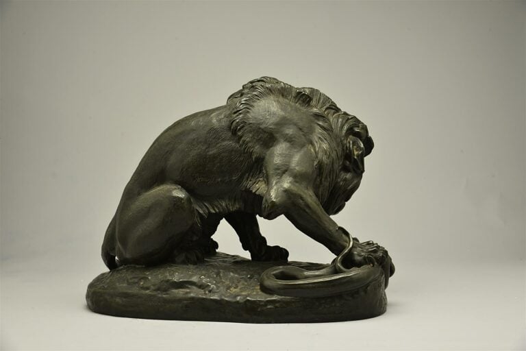 Antoine-Louis BARYE (1796-1875). - Lion écrasant un serpent - Bronze à patine v…
