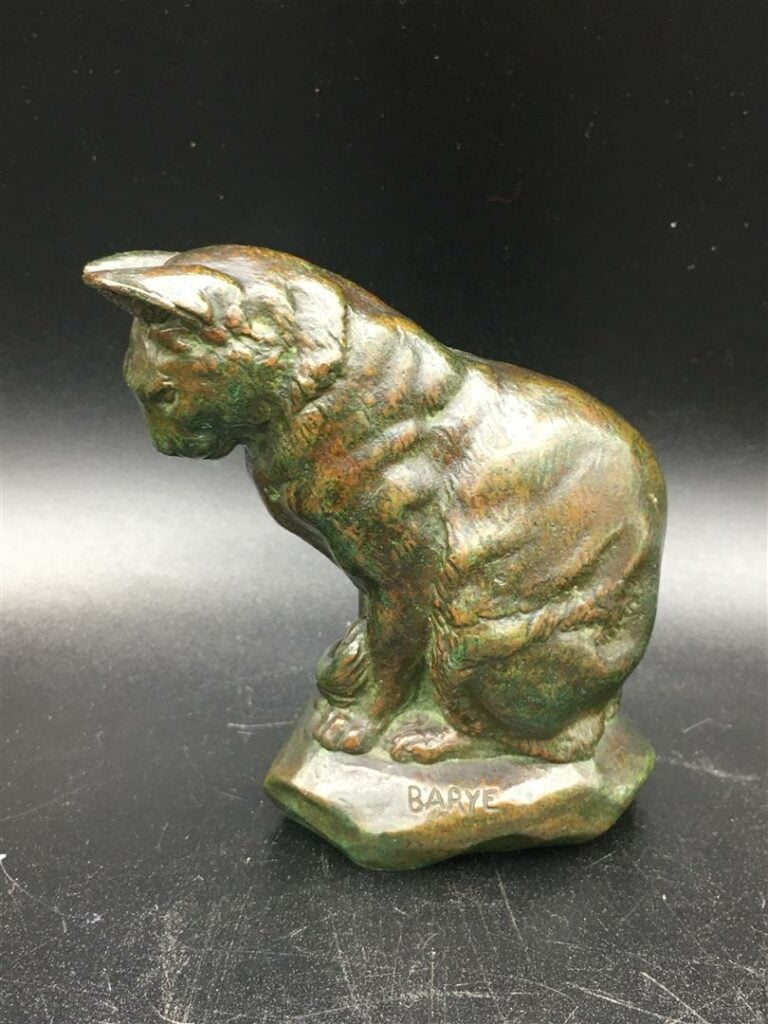 D'après Antoine-Louis BARYE (1796-1875). - Chat assis - Bronze à patine brun-ve…