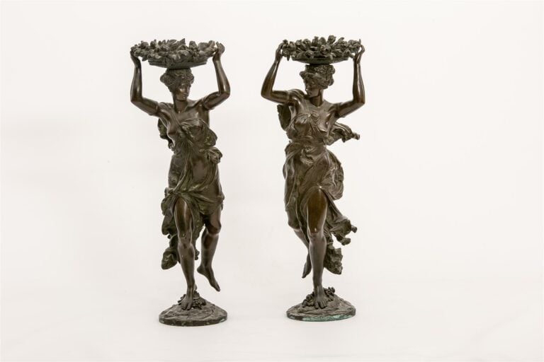 A. CARRIER (XIXème siècle). - Servantes - Paire de sculptures en bronze à patin…